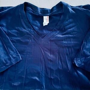 Anvil Kids Navy V-Neck T-shirts/Unisex
New Without Tags